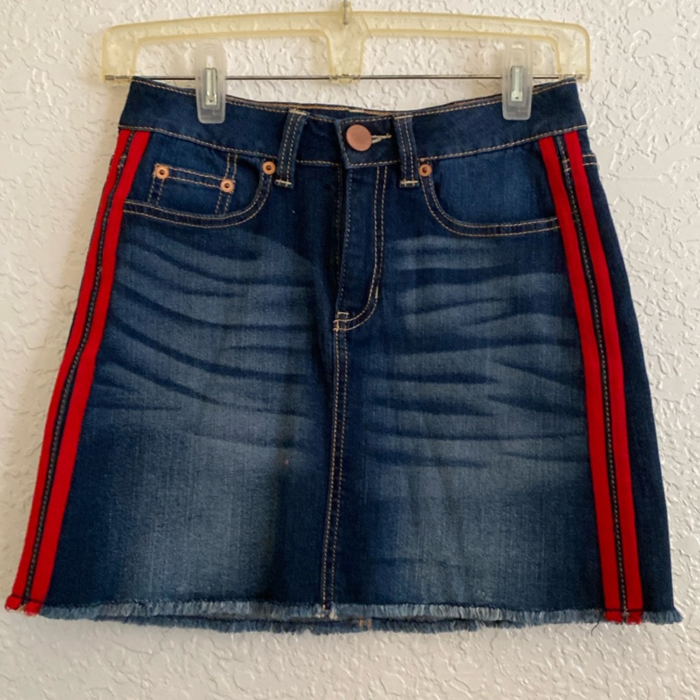 Woman’s skirt mid rise jeans skirt size 5, blue